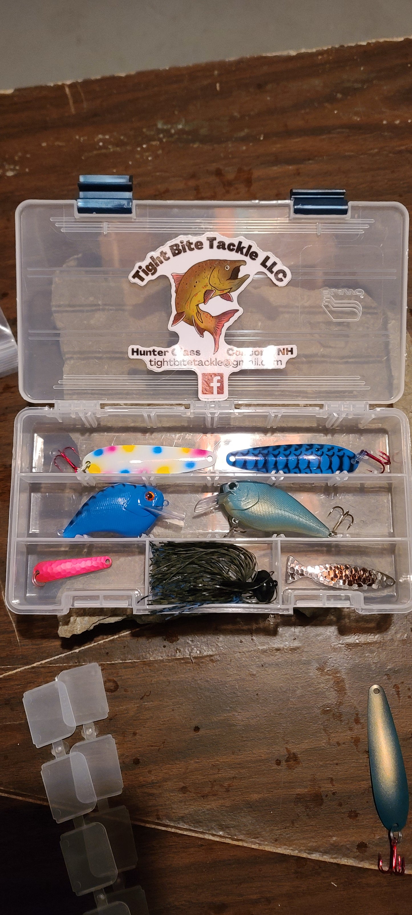 LOADED BOXES W/ TACKLE TRAY & STICKER image 1