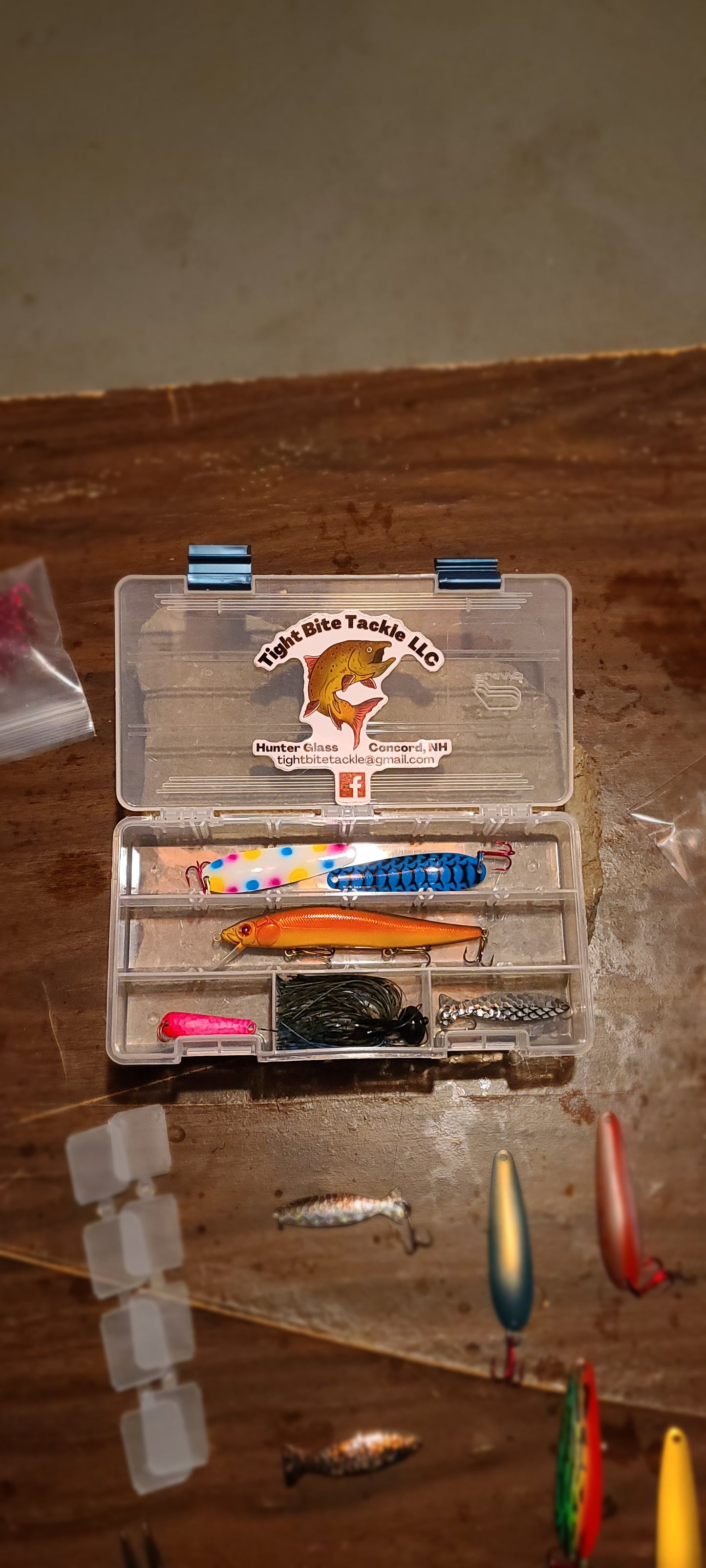 LOADED BOXES W/ TACKLE TRAY & STICKER image 0