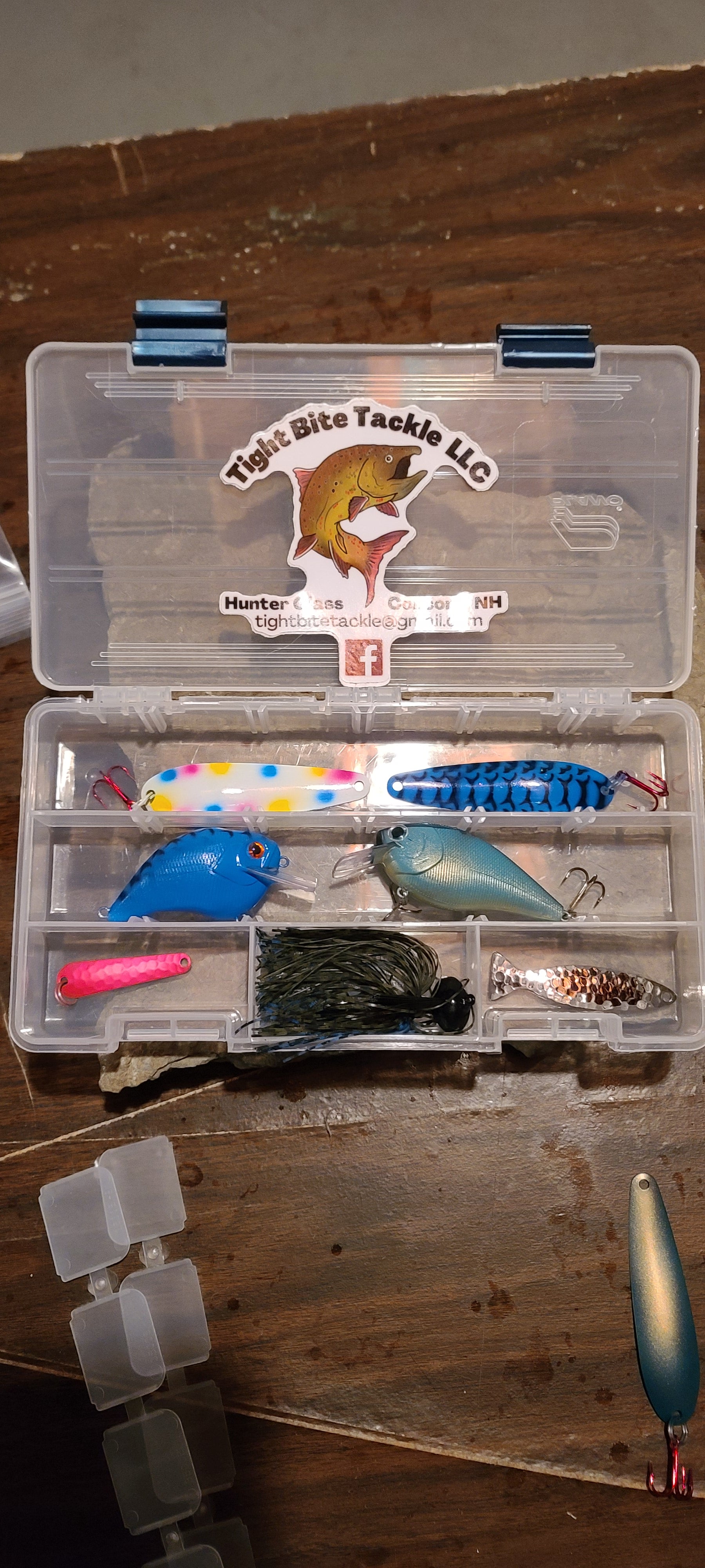 LOADED BOXES W/ TACKLE TRAY & STICKER image 1