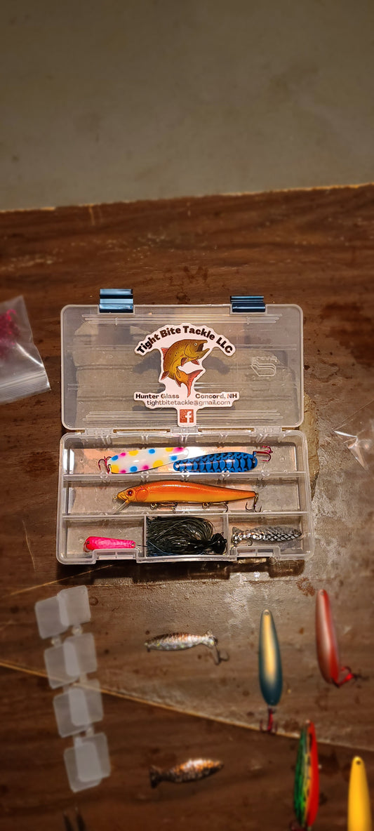 LOADED BOXES W/ TACKLE TRAY & STICKER image 0